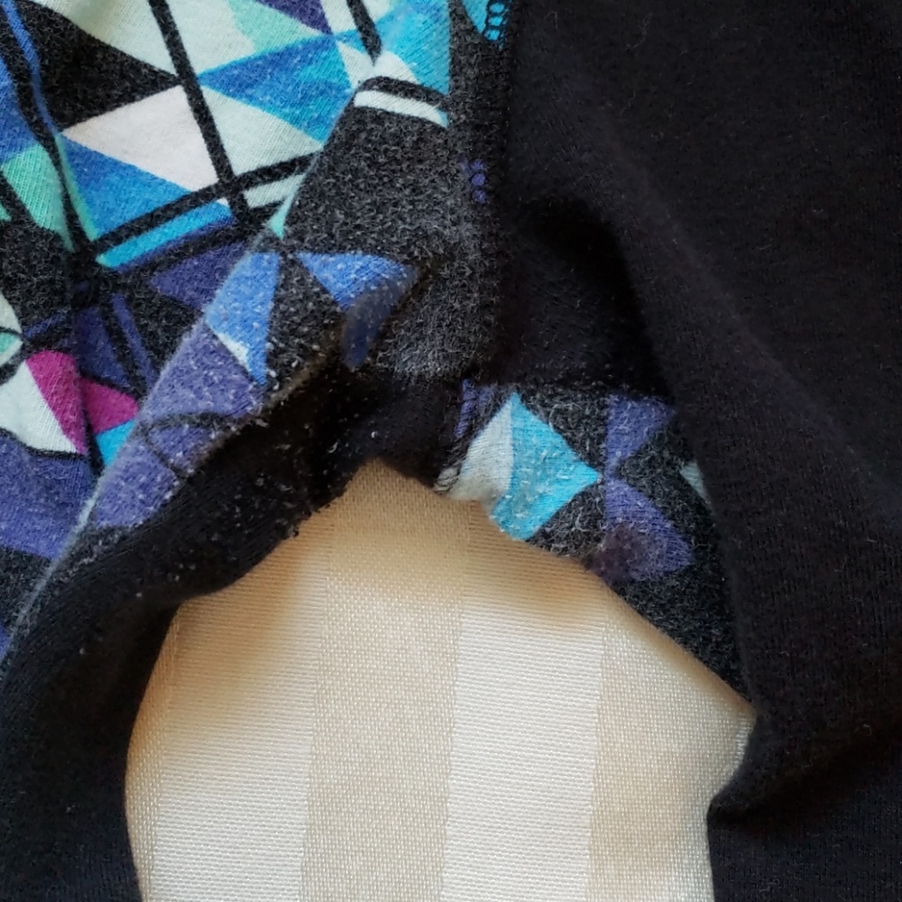 Geometric Pattern Leggings - Picture 4 of 4